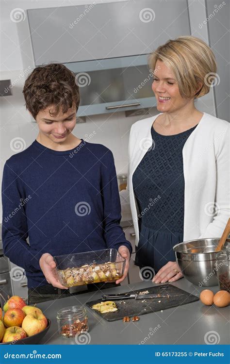 follando a mi madre en la cocina